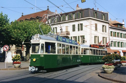 Motrice 729 et remorque 308 à la place du Marché à Carouge – 8 septembre 1991 {JPEG}