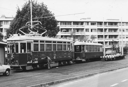Travaux sur la motrice 67 en plein air à Moillesulaz – 10 mai 1975 {JPEG}